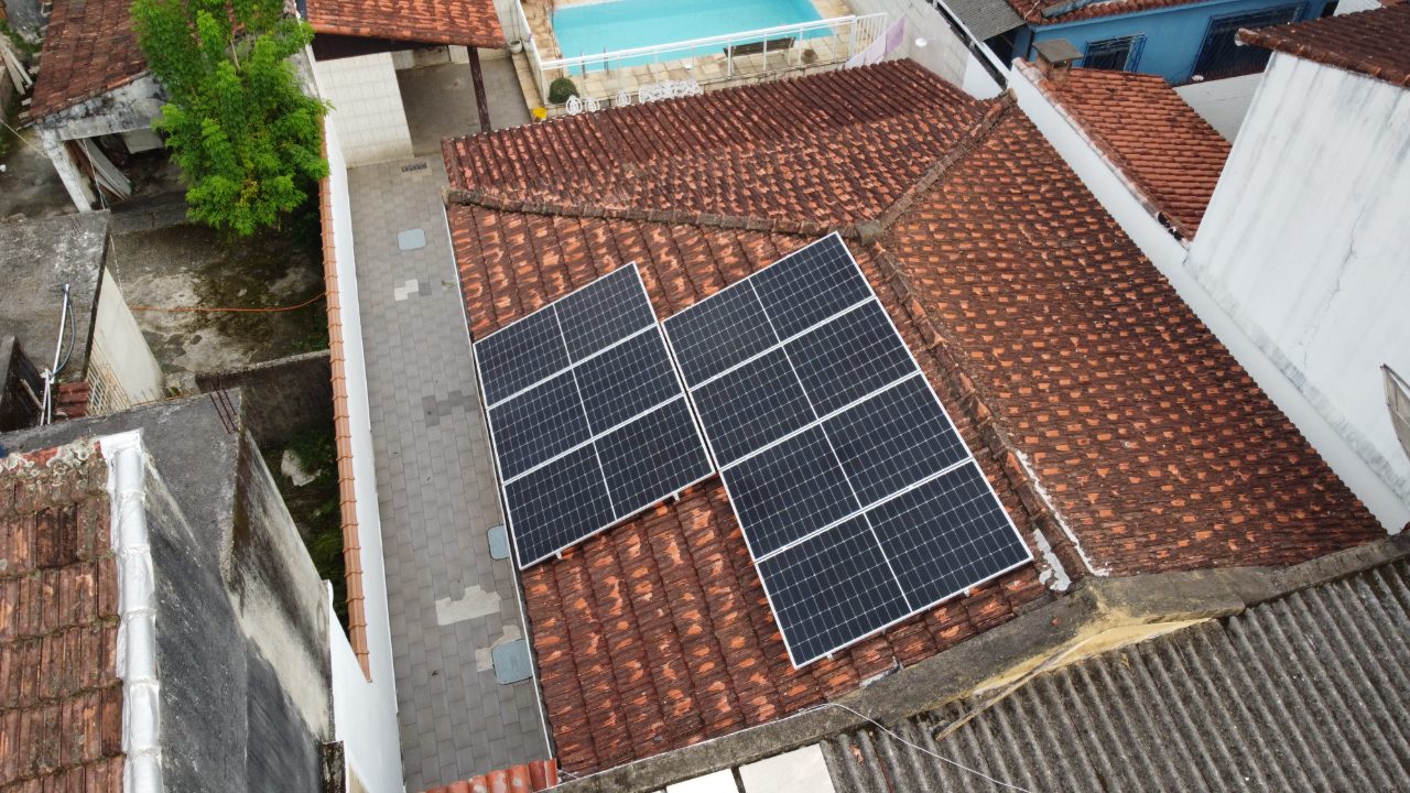 Sistema solar instalado pela EON em Muriqui